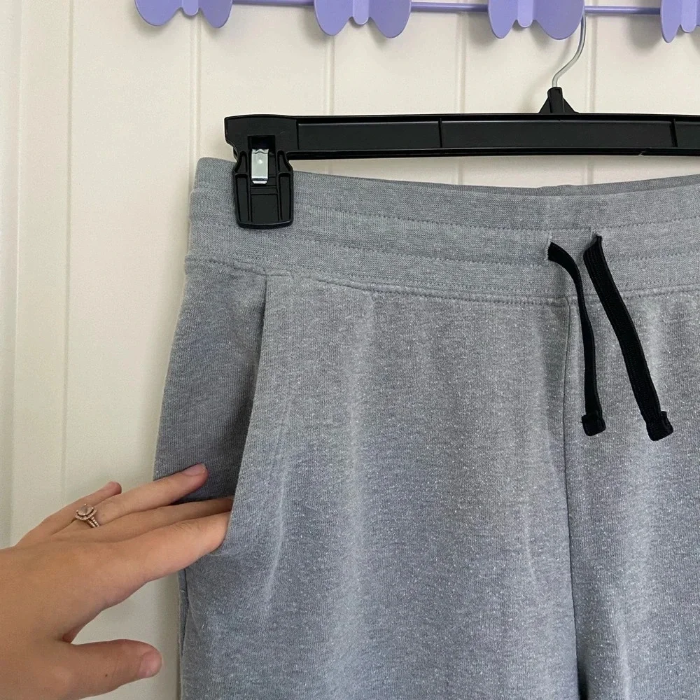 Under Armour‎ girl’s gray “loose” jogger sweatpants — large